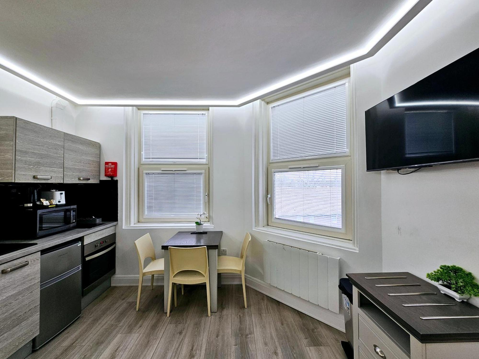 London Stay Apartments Экстерьер фото