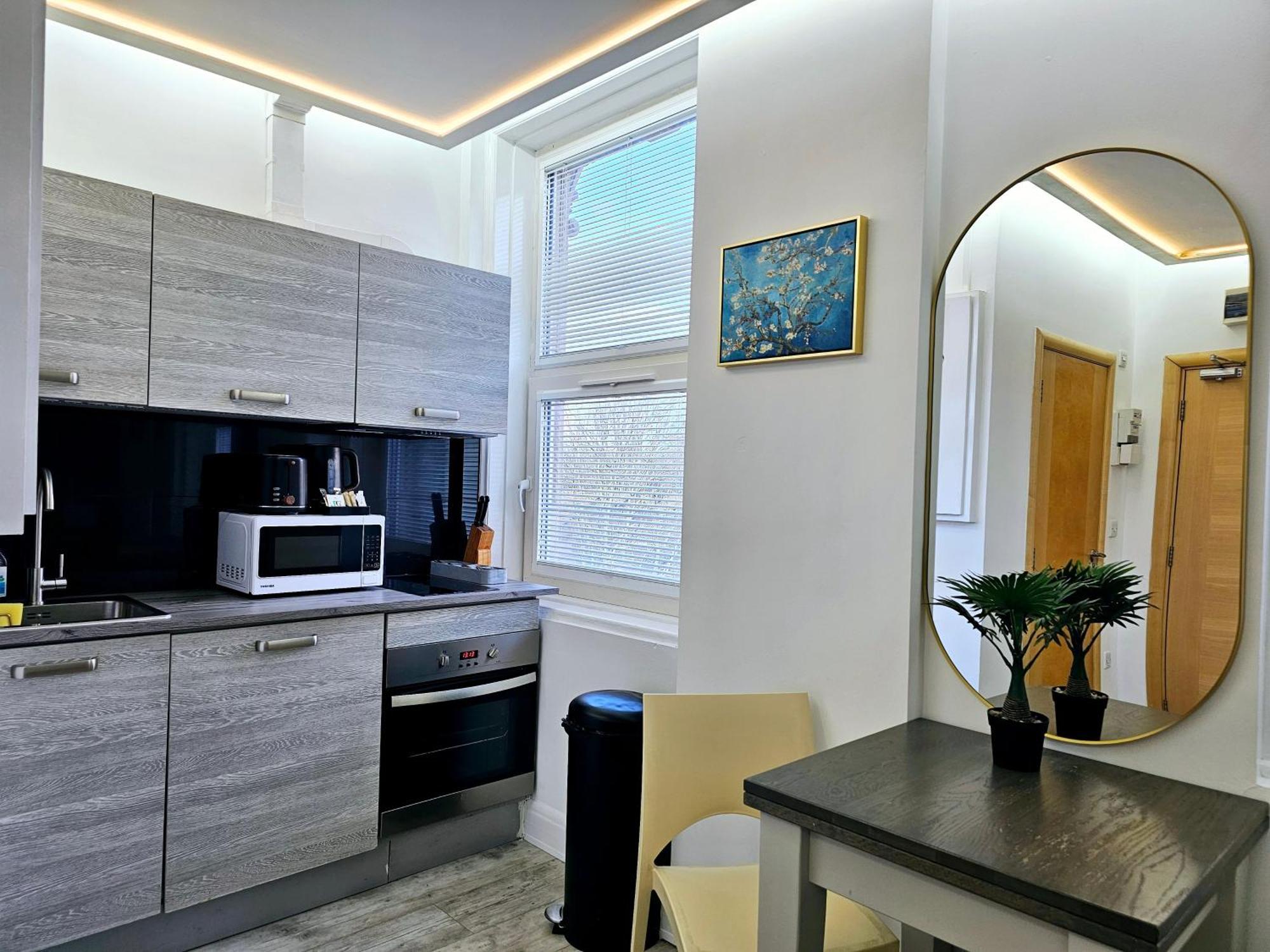 London Stay Apartments Экстерьер фото